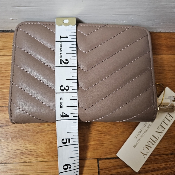 Ellen Tracy The Chevron Quilted Collection Zip Around Indexer Wallet - Picture 7 of 12
